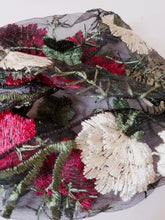 Cargar imagen en el visor de la galería, Embroidered Headband (Red and White Flowers)
