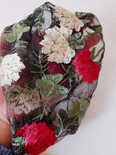 Cargar imagen en el visor de la galería, Embroidered Headband (Red and White Flowers)
