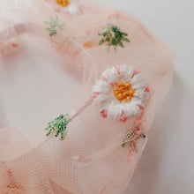 Cargar imagen en el visor de la galería, Embroidered Floral Scrunchies
