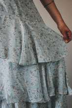 Cargar imagen en el visor de la galería, Blue Floral Print Ruffled Maxi Dress
